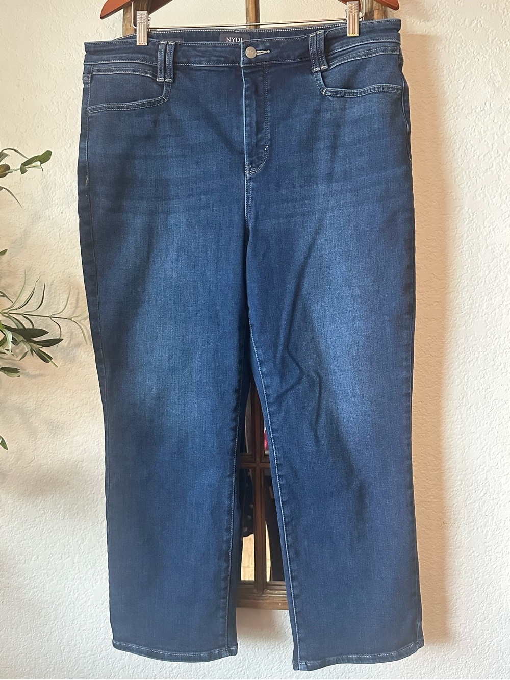 NYDJ Relaxed Straight Lift Tuck Technology Jeans Size 16 Wonderland Wash